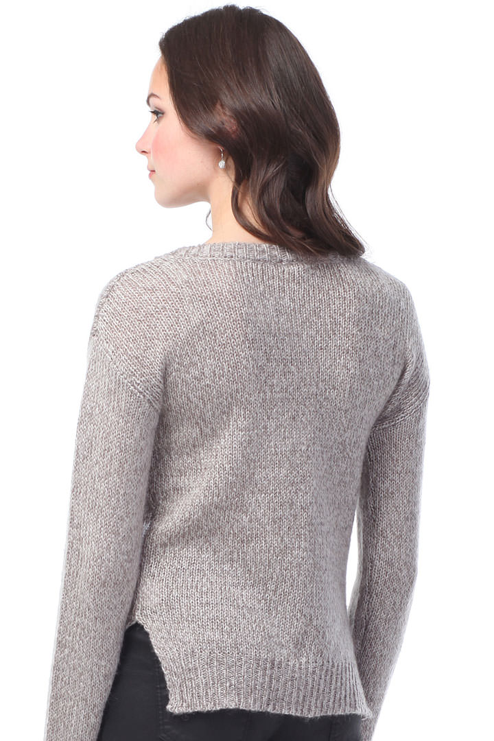 Фото товара 7564, женский свитер с оленями